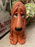 画像1: Orange Sad Eye Basset Hound Dog plastic coin bank 1971 / オレンジ、サッドアイ　ドッグ　プラスチック製　貯金箱 (1)