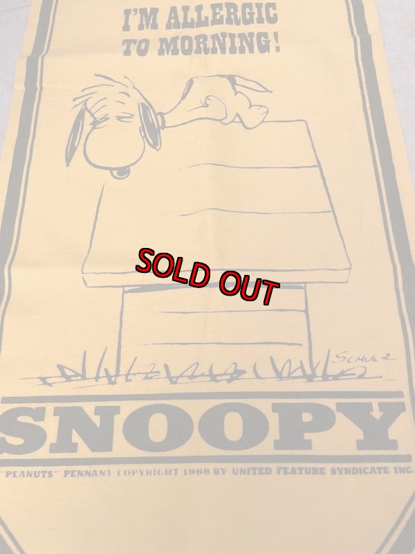 画像2: Peanuts Snoopy Yellow Felt Banner Allergic Morning / ピーナッツ スヌーピー 黄色 フェルト バナー アレルギーモーニング (2)