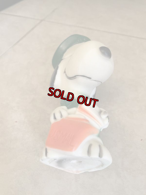 画像8:  Peanuts Snoopy US Mail Vinyl Squeak Doll  / ピーナッツ スヌーピー 郵便配達 ソフビドール (8)