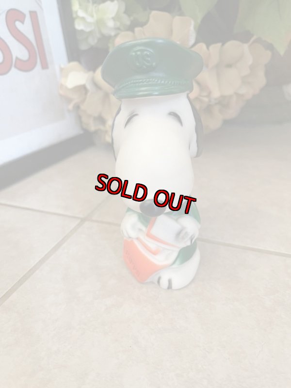 画像2:  Peanuts Snoopy US Mail Vinyl Squeak Doll  / ピーナッツ スヌーピー 郵便配達 ソフビドール (2)