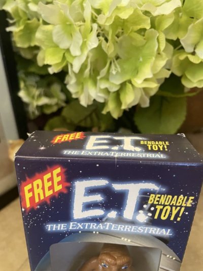 画像1: Kraft Macaroni Cheese ET Figure With Box (A) / 箱入り クラフト社のマカロニチーズ、おまけETフィギュア　ドール　2002年