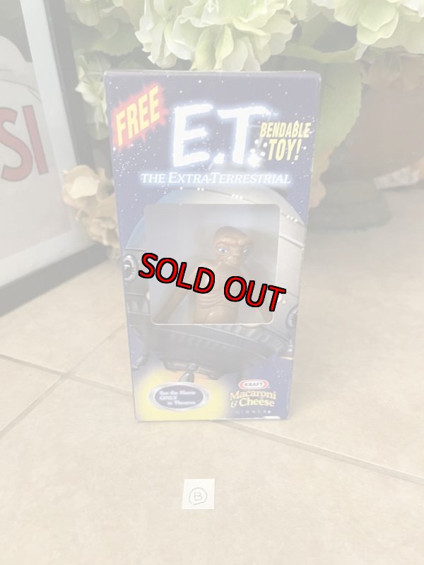 画像1: Kraft Macaroni Cheese ET Figure With Box (B) / 箱入り クラフト社のマカロニチーズ、おまけETフィギュア　ドール　2002年 (1)