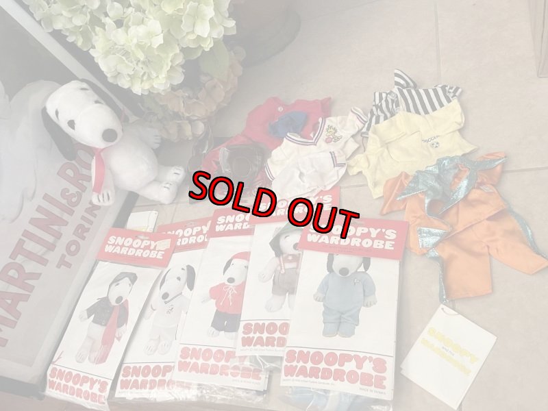 画像1: Snoopy plush doll 1968 & Wardrobe Clothes set / スヌーピー　ぬいぐるみの洋服　&  袋入り洋服セット (1)