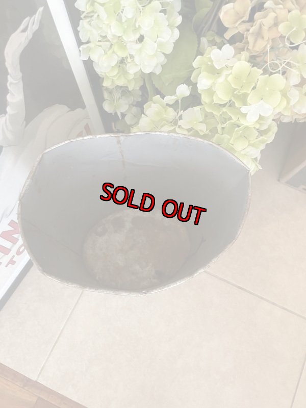 画像2: Hanna Barbera Hucklebrry Houned Yogi Bear Tin Trash Can / ハックルベリーハウンド　ヨギベア のアルミ製、メタル製のゴミ箱、トラッシュカン (2)