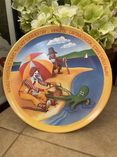 画像1: McDonald’s Plastic Plate summer &winter set of 2 (A) / マクドナルドのプラスチック製、プレート2枚セット、夏&冬