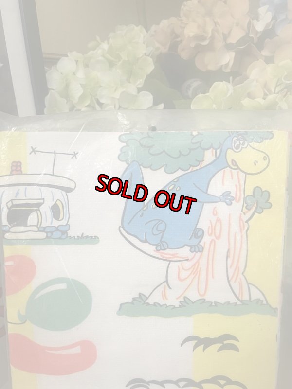 画像2: Hanna Barbera flintstones table caver /  フリントストーン　袋入り　テーブルクロス　未使用 (2)