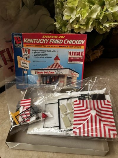 画像2: Kentucky fried chicken  Drive-In plastic model with box / ケンタッキーフライドチキン　箱入り　ドライブイン　プラモデル