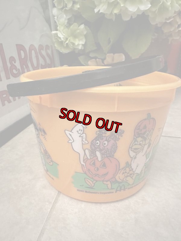 画像3: McDonald’s  Halloween Orange plastic Bucket with bat handle 2001 / マクドナルド  ハロウィン　オレンジバケツ　プラスチック製　 (3)