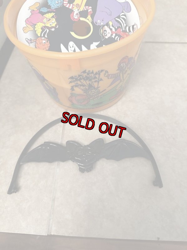 画像7: McDonald’s  Halloween Orange plastic Bucket with bat handle 2001 / マクドナルド  ハロウィン　オレンジバケツ　プラスチック製　 (7)