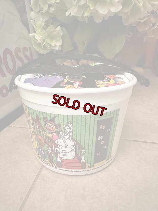 画像1: McDonald’s  Halloween white plastic Bucket with bat handle 2001 / マクドナルド  ハロウィン　白バケツ　プラスチック製　 (1)