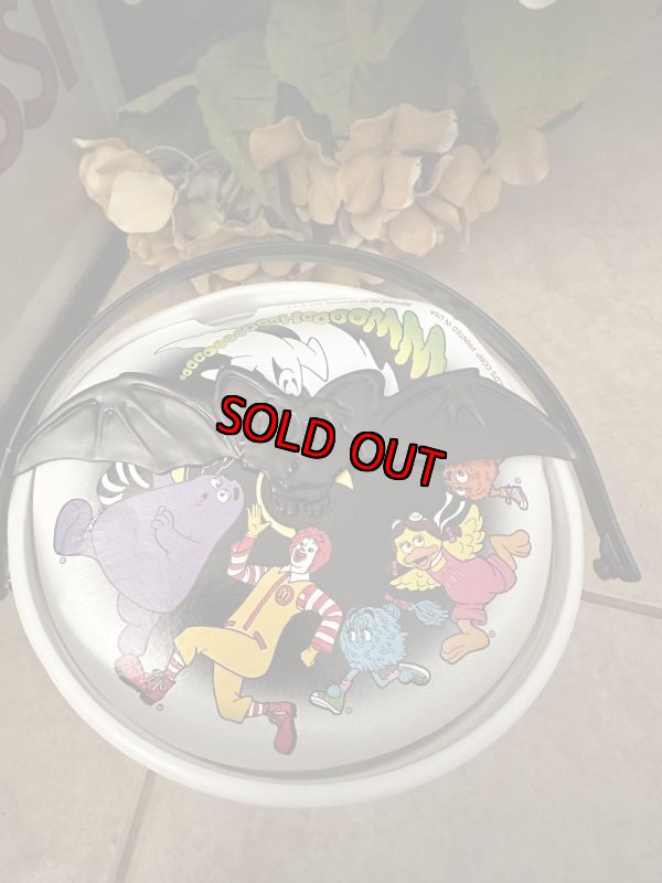 画像2: McDonald’s  Halloween white plastic Bucket with bat handle 2001 / マクドナルド  ハロウィン　白バケツ　プラスチック製　 (2)