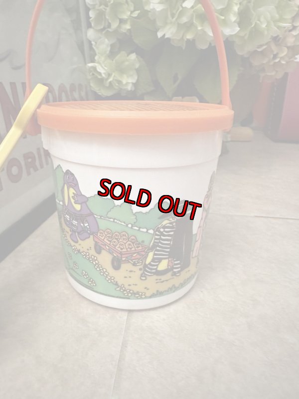 画像4: McDonald’s  Parade happy pail plastic White Bucket / マクドナルド  パレード　黄色いスコップ付き白バケツ　プラスチック製　ハッピーミール (4)