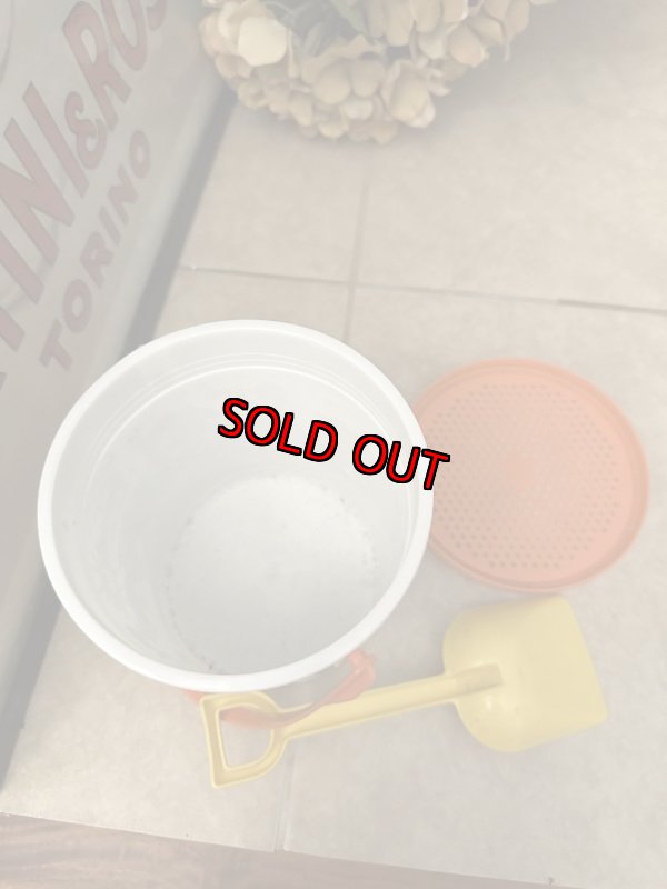 画像10: McDonald’s  Parade happy pail plastic White Bucket / マクドナルド  パレード　黄色いスコップ付き白バケツ　プラスチック製　ハッピーミール (10)