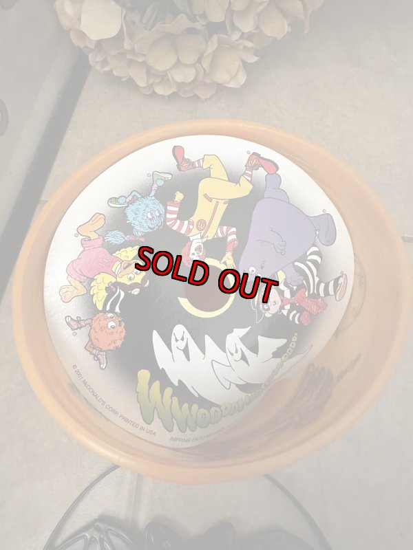 画像8: McDonald’s  Halloween Orange plastic Bucket with bat handle 2001 / マクドナルド  ハロウィン　オレンジバケツ　プラスチック製　 (8)