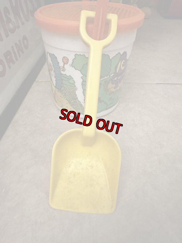 画像8: McDonald’s  Parade happy pail plastic White Bucket / マクドナルド  パレード　黄色いスコップ付き白バケツ　プラスチック製　ハッピーミール (8)