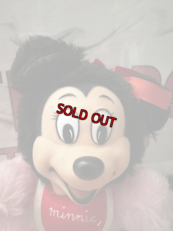 画像2: Disney Minnie Mouse Rubber Face Pink plush  Doll / ミニーマウスのラバーフェイス、ピンクぬいぐるみ　スタイ付き (2)