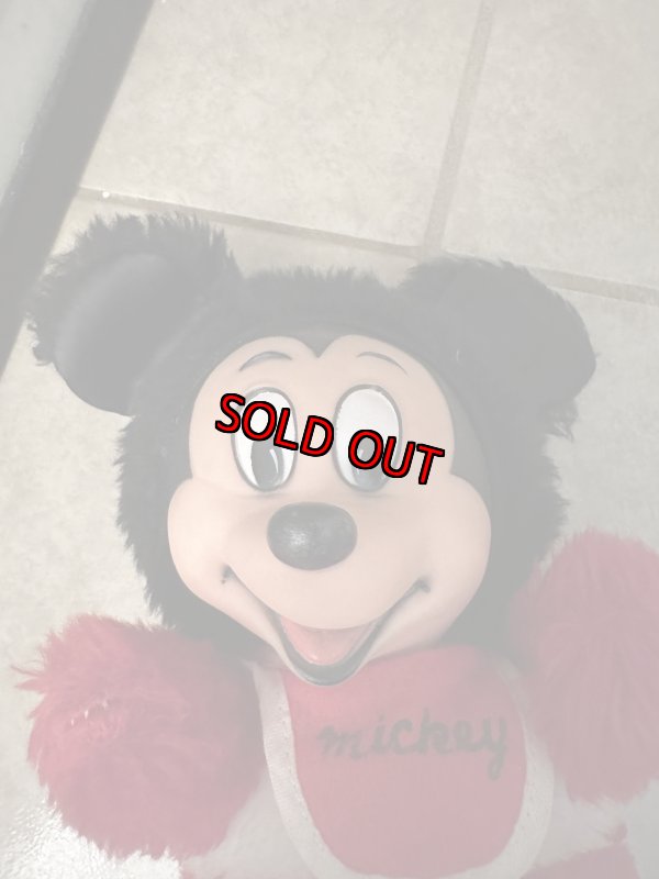 画像2: Disney Mickey Mouse Rubber Face Red plush  Doll / ミニーマウスのラバーフェイス、レッドぬいぐるみ　スタイ付き (2)