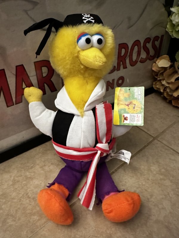 画像1: Sesame Street big bird Pilates cloth plush Doll with Tag 2007 / セサミストリート　ビッグバードの海賊服　タグ付きぬいぐるみ　 (1)
