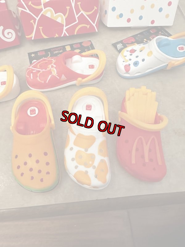 画像8: McDonald’s Crocs keychain happy set , set of 10 with box(Sealed) / マクドナルド クロックス　キーホルダー　箱入り10個セット　日本未入荷 (8)