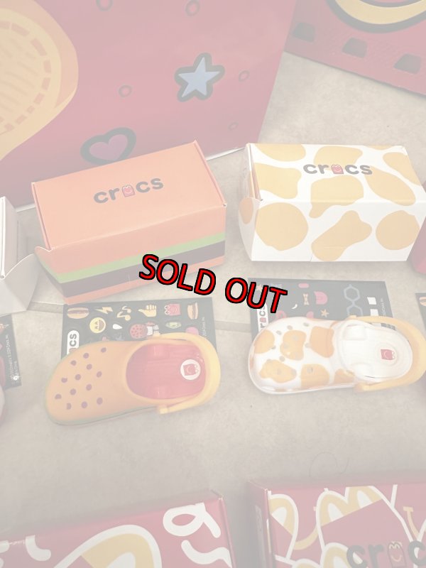 画像3: McDonald’s Crocs keychain happy set , set of 10 with box(Sealed) / マクドナルド クロックス　キーホルダー　箱入り10個セット　日本未入荷 (3)