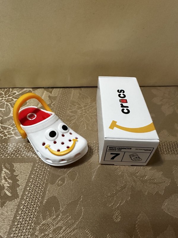 画像1: McDonald’s Crocs keychain #7 with box(Sealed) / マクドナルド クロックス　7番箱入りキーホルダー　日本未入荷 (1)