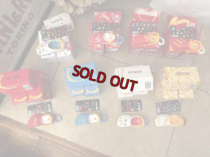 画像4: McDonald’s Crocs keychain happy set , set of 8 with box(Sealed) / マクドナルド クロックス　キーホルダー　箱入り8個セット　日本未入荷 (4)