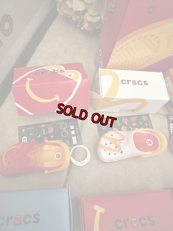 画像2: McDonald’s Crocs keychain happy set , set of 10 with box(Sealed) / マクドナルド クロックス　キーホルダー　箱入り10個セット　日本未入荷 (2)