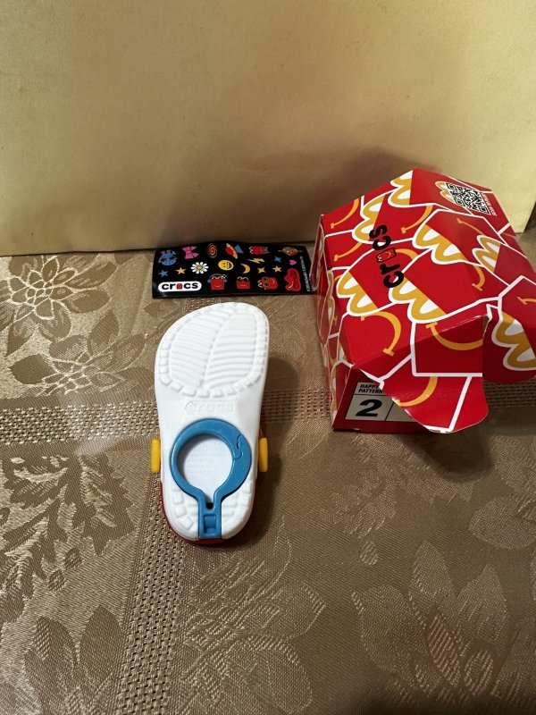 画像3: McDonald’s Crocs keychain #2 with box(Sealed) / マクドナルド クロックス 2番 箱入りキーホルダー 日本未入荷 (3)