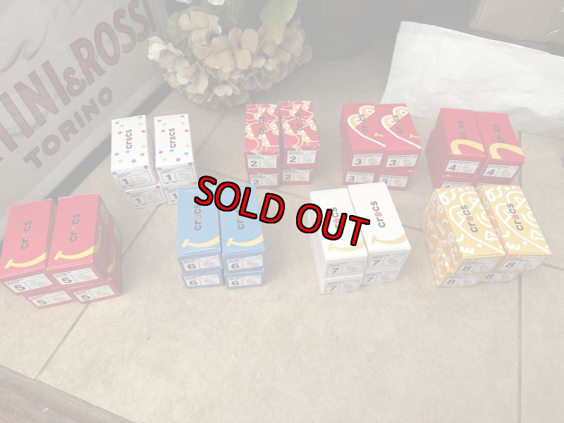 画像5: McDonald’s Crocs keychain happy set , set of 8 with box(Sealed) / マクドナルド クロックス　キーホルダー　箱入り8個セット　日本未入荷 (5)