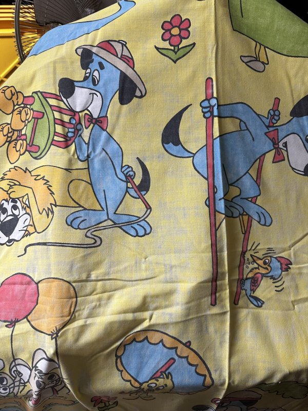 画像10: Hanna Barbera Huckleberry Hound  Flat Sheet  Yellow / ハンナバーベラ　レア！！　ハックルベリーハウンド　フラットシーツ (10)