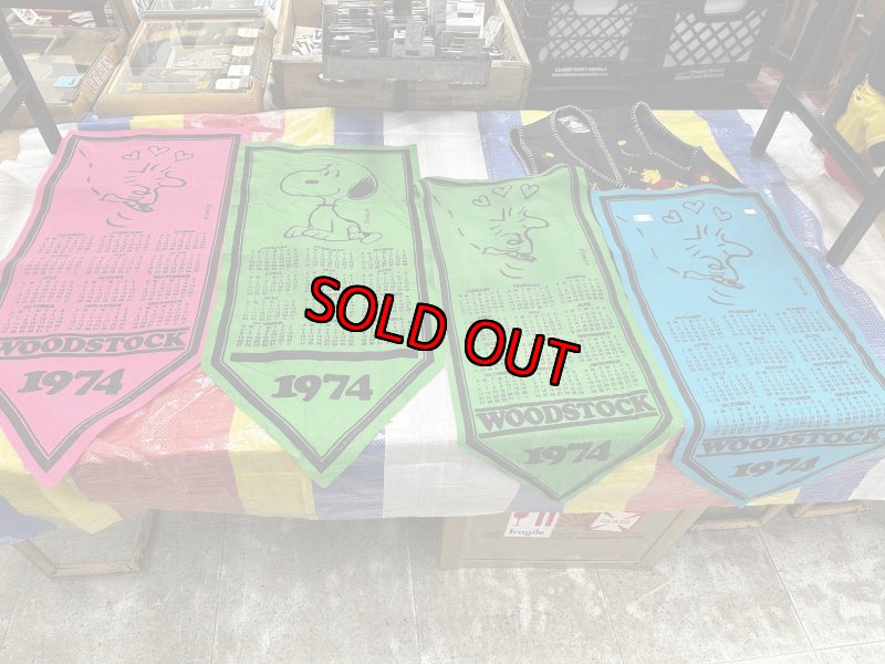 画像2: Peanuts Woodstock Green Felt Banner 1974  / ピーナッツ　ウッドストック　グリーン　フェルト　バナー　 (2)