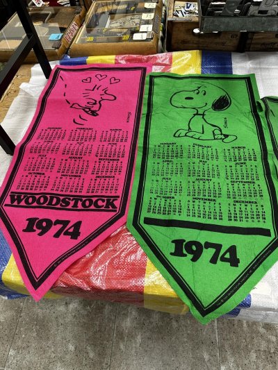 画像1: Peanuts Woodstock Pink Felt Banner 1974 / ピーナッツ ウッドストック ピンク フェルト バナー