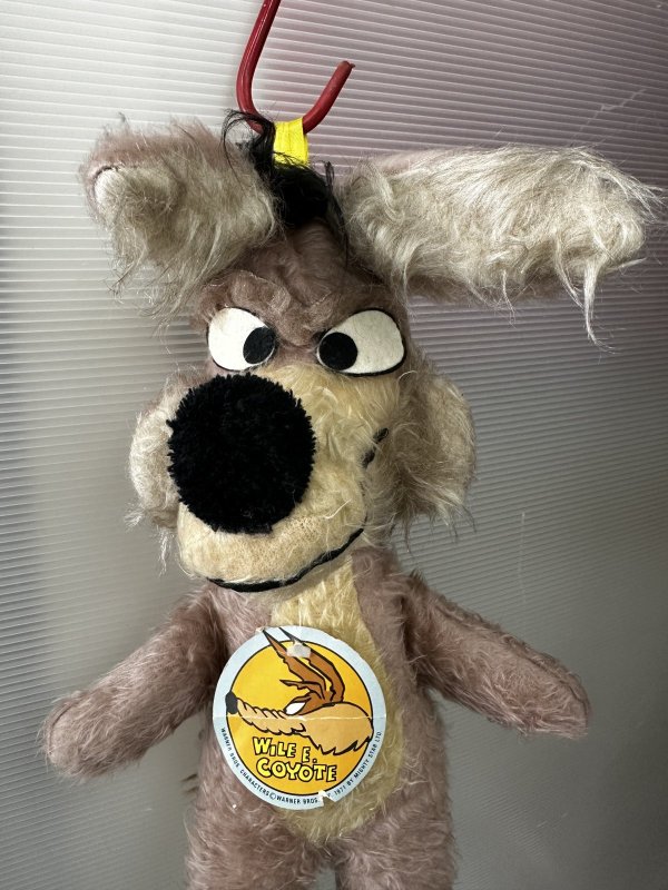 画像4: Looney Tunes  Wile. E. Coyote Plush Doll with tag 1971 / ルーニーチューンズ　ワイリーコヨーテ　ぬいぐるみ　1971年 (4)