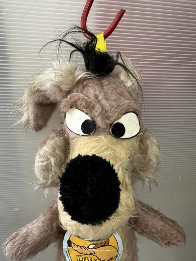 画像1: Looney Tunes  Wile. E. Coyote Plush Doll with tag 1971 / ルーニーチューンズ　ワイリーコヨーテ　ぬいぐるみ　1971年