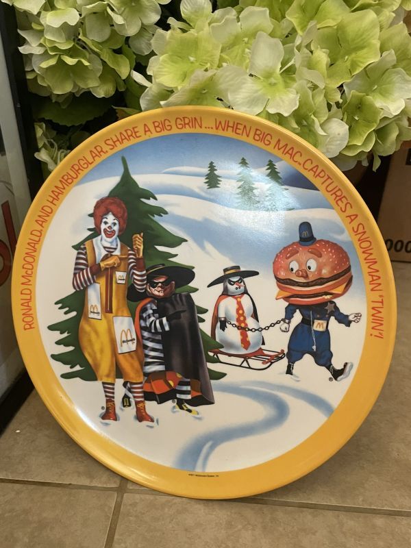 画像1: McDonald’s Plastic Plate summer &winter set of 2 (A) / マクドナルドのプラスチック製、プレート2枚セット、夏&冬 (1)