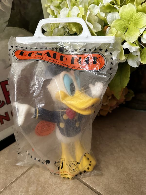 画像1: Disney DAKIN Donald Duck  Doll With Bag 70‘s / ディズニーのDakin社　袋入り、タグ付きのドナルドダック　ドール　フィギュア (1)